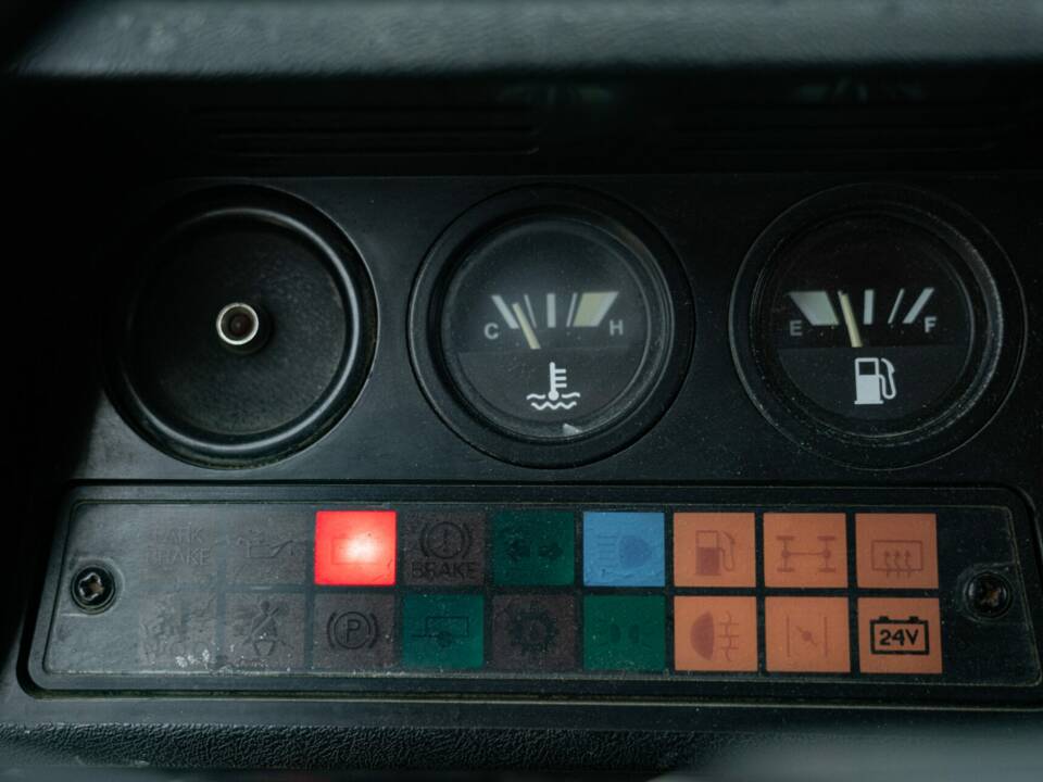 Bild 46/50 von Land Rover 90 (1985)