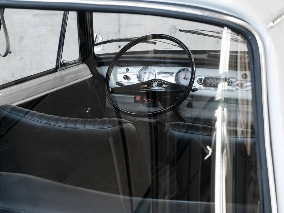 Image 36/50 of BMW 700 LS Luxus (1965)