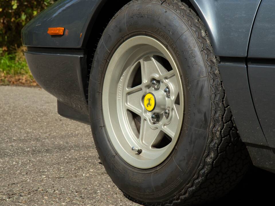 Bild 14/49 von Ferrari 308 GTS Quattrovalvole (1985)