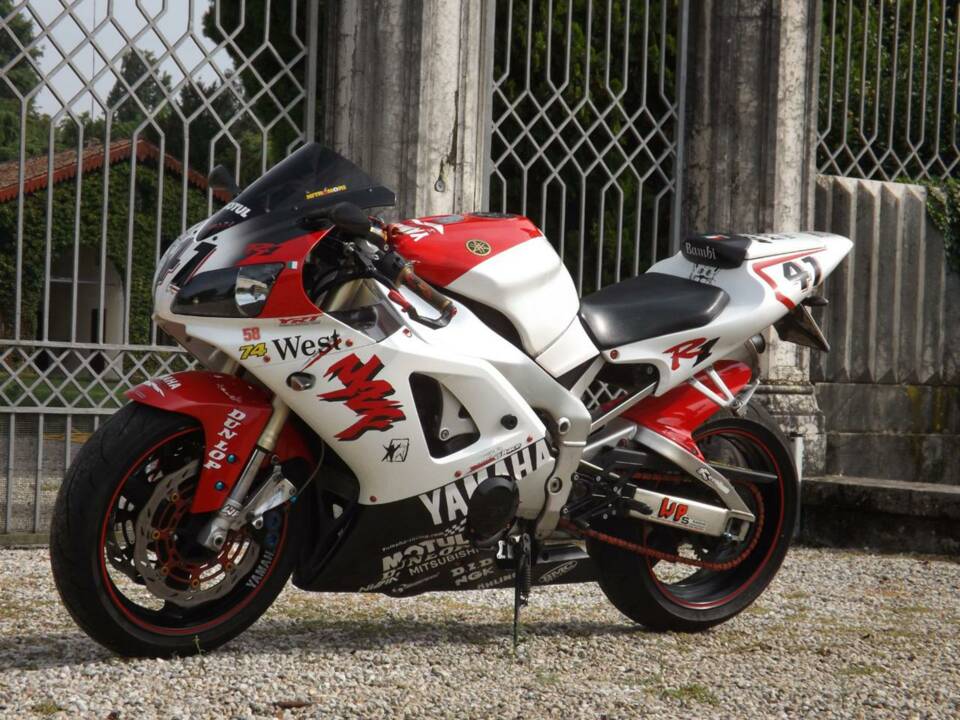 Image 34/50 of Yamaha YZF 1000 R1 (1998)
