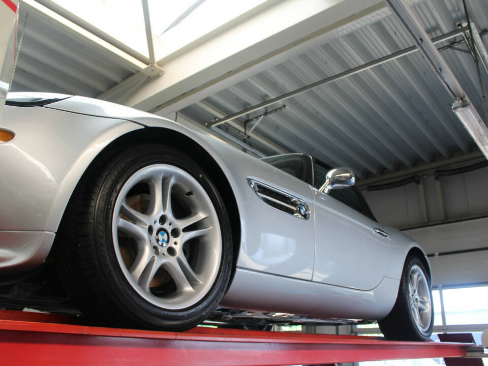 Image 7/50 of BMW Z8 (2000)