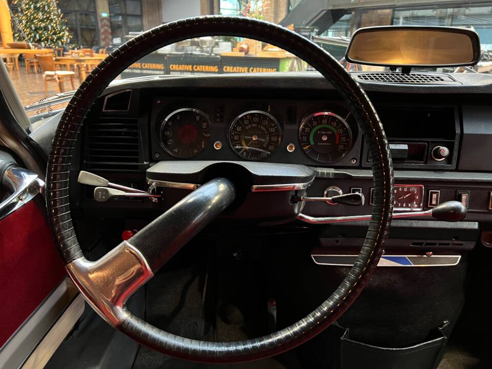 Image 18/30 of Citroën DS 20 Familiale (1970)