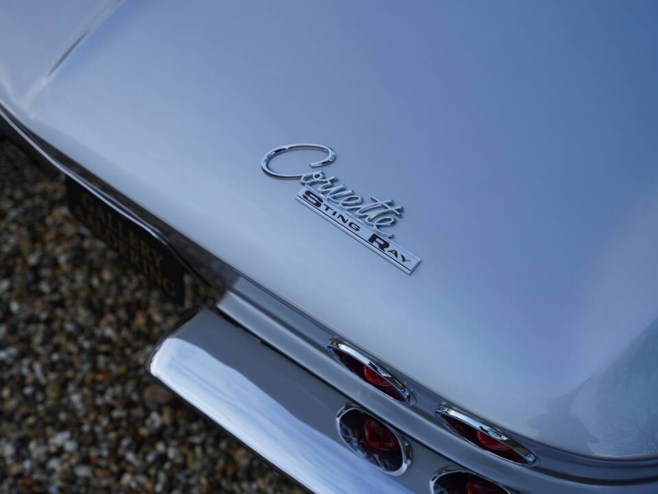 Immagine 13/50 di Chevrolet Corvette Sting Ray Convertible (1964)