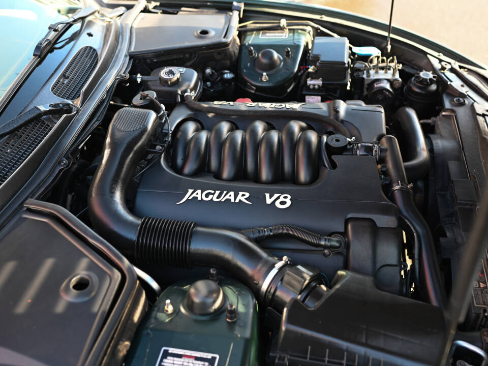 Image 23/23 of Jaguar XK8 4.0 (1998)
