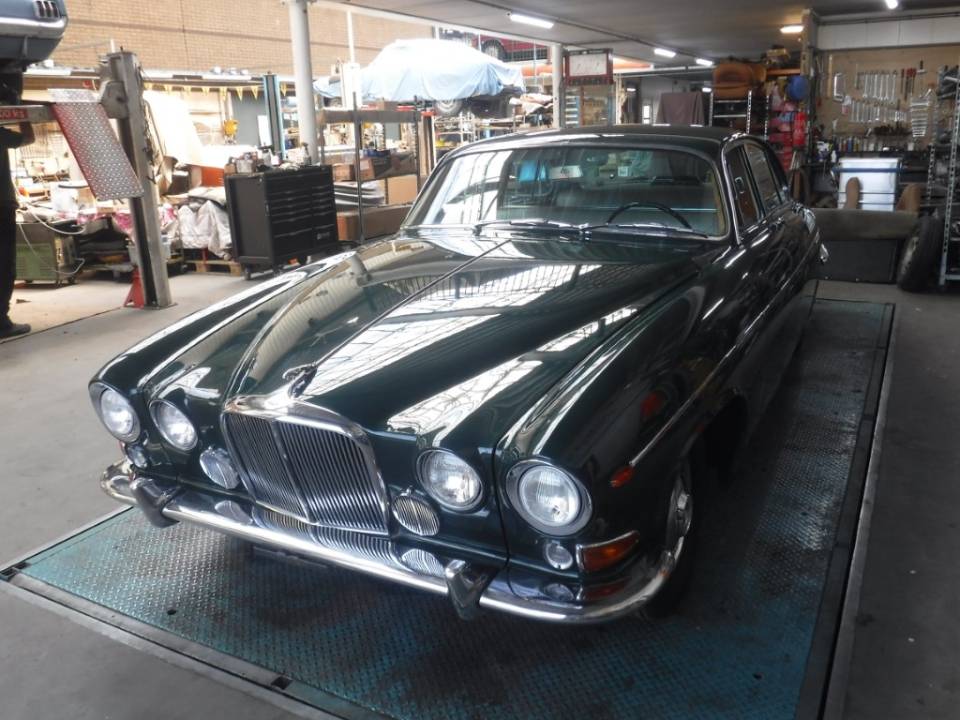 Image 35/50 of Jaguar 420 G (1968)