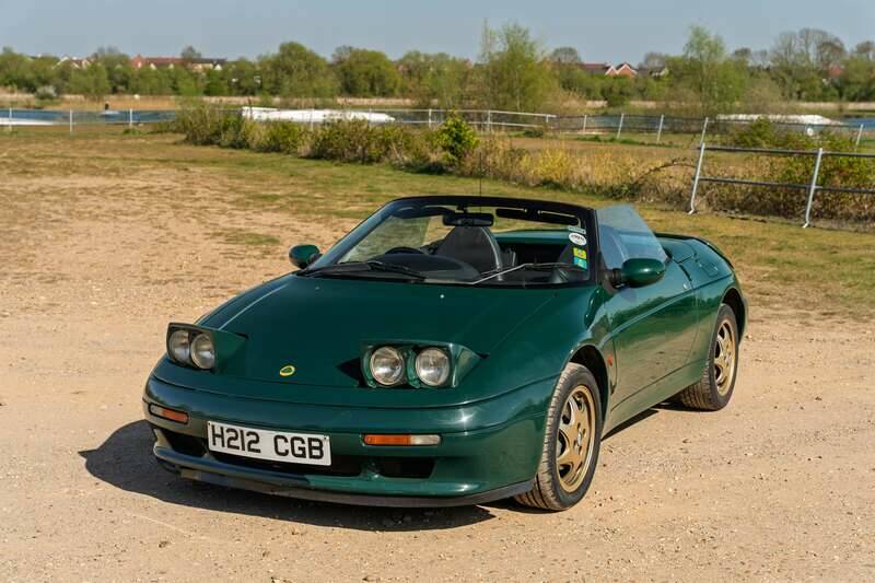 Image 37/50 of Lotus Elan (1991)