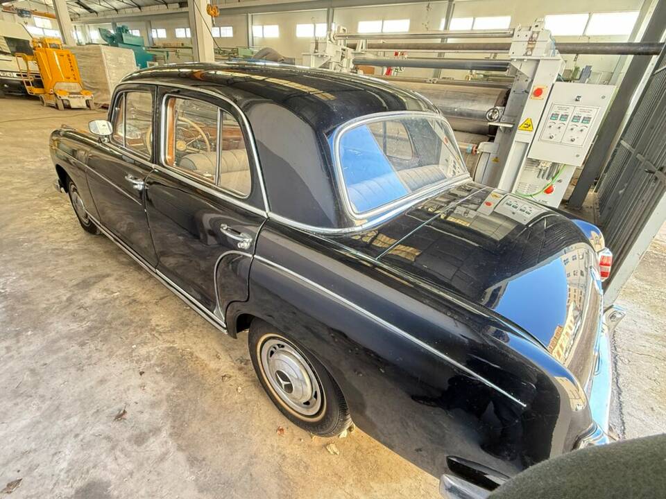 Imagen 3/8 de Mercedes-Benz 220 S (1958)