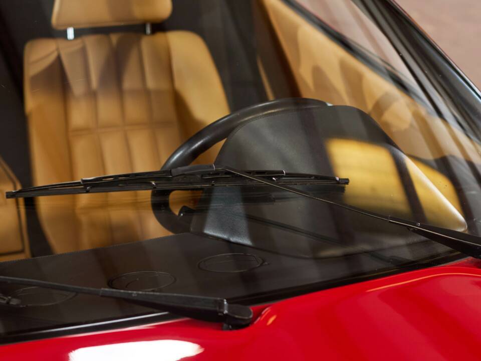 Image 36/79 of Ferrari 328 GTB (1985)
