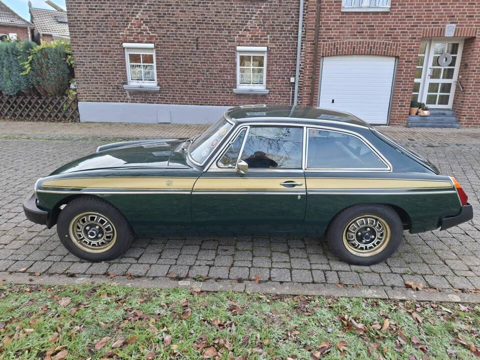 Image 8/8 of MG MGB GT (1975)
