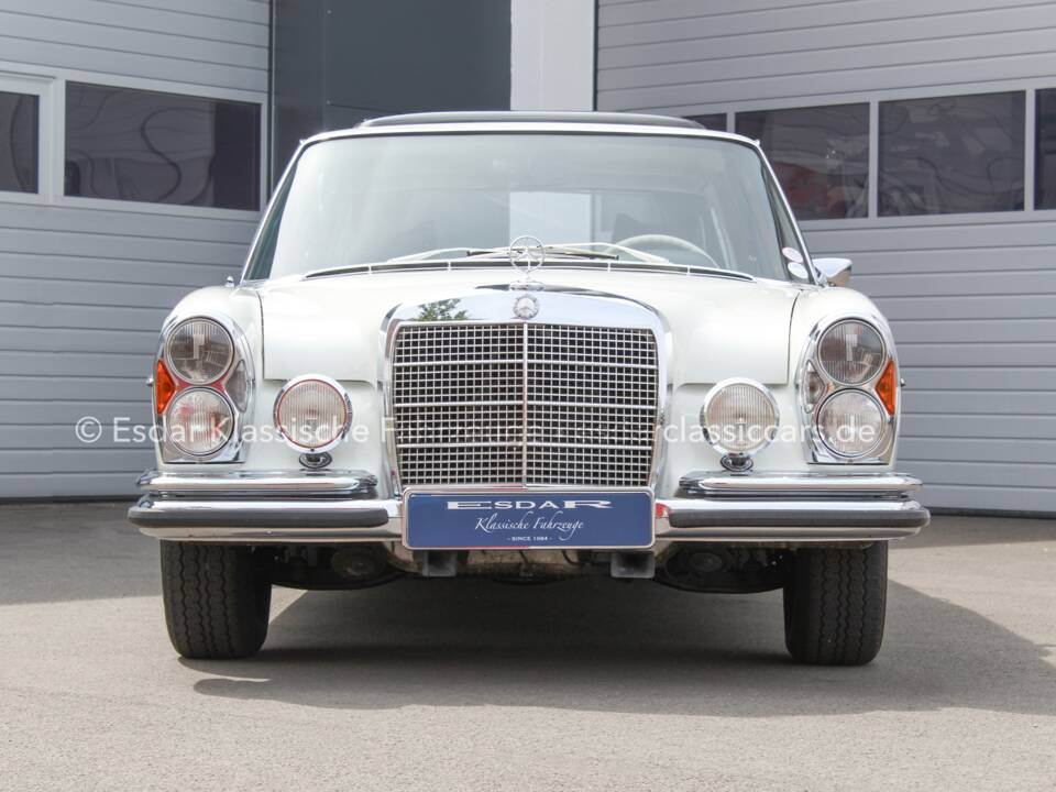 Image 5/35 de Mercedes-Benz 300 SEL 3.5 (1971)