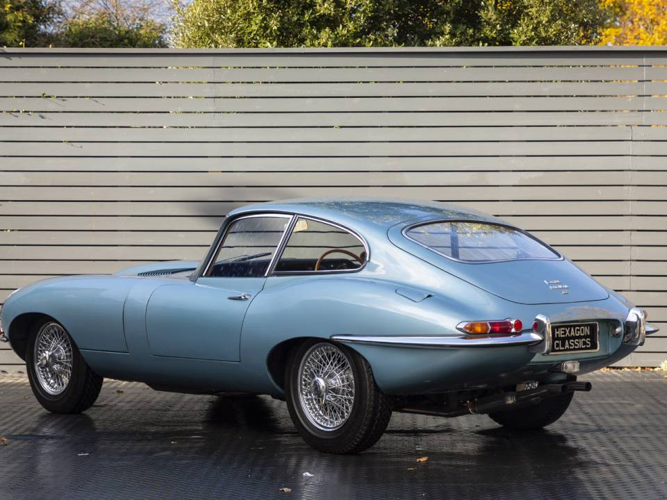 Image 2/30 of Jaguar Type E 4.2 (1965)