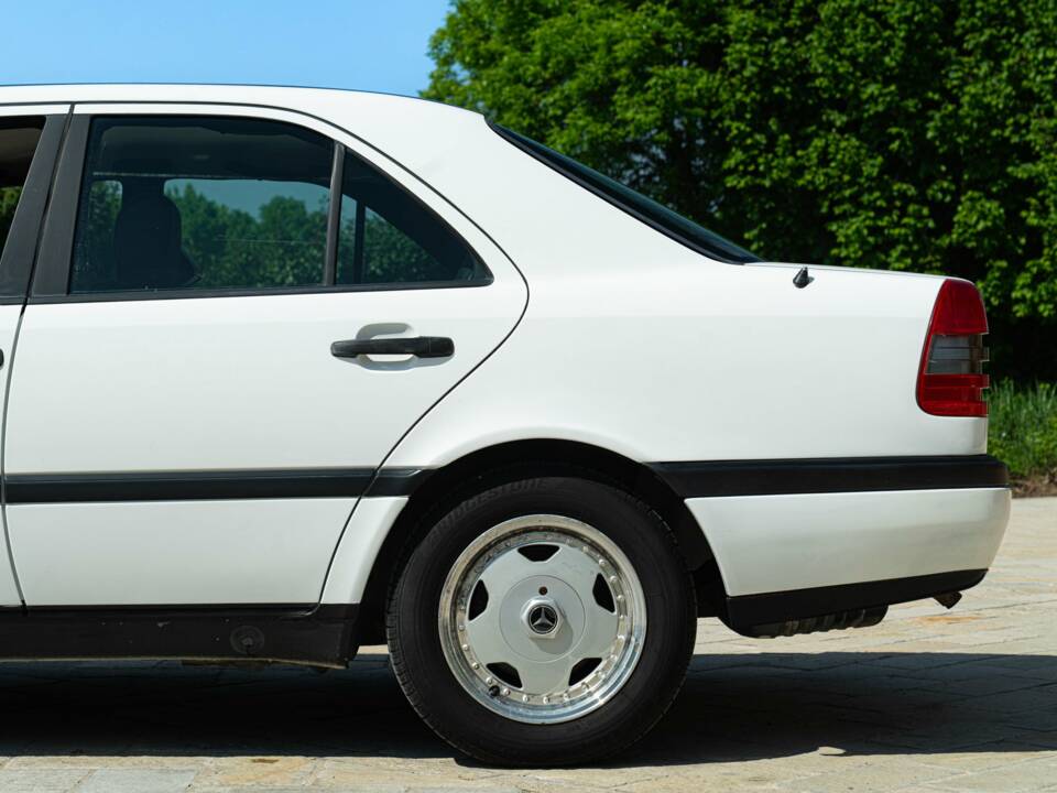 Bild 18/50 von Mercedes-Benz C 200 Kompressor (1996)