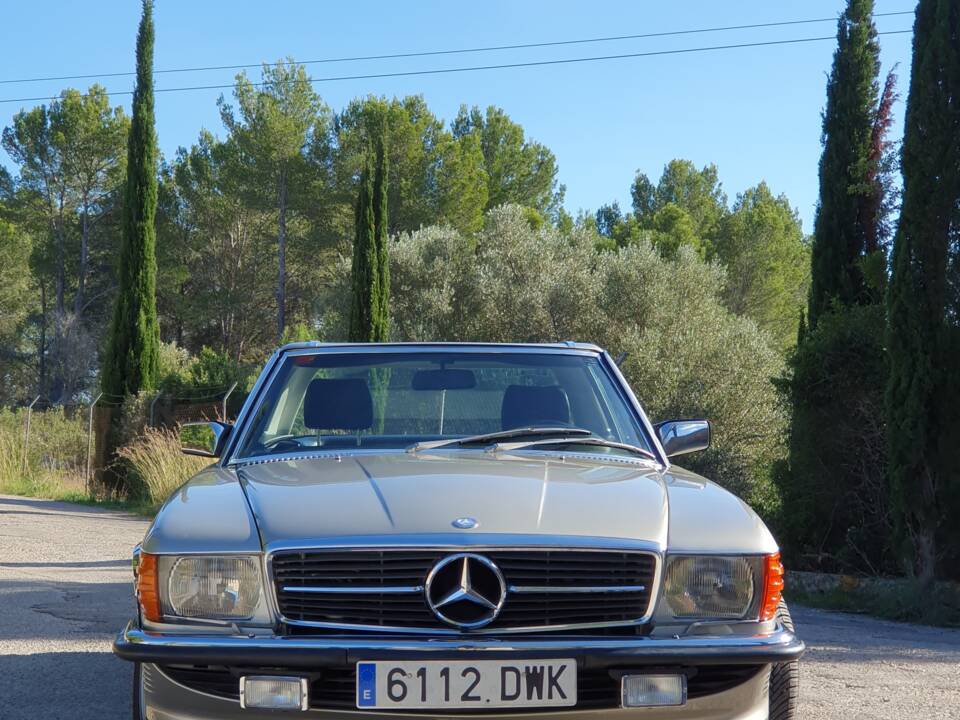 Image 2/16 de Mercedes-Benz 500 SL (1985)