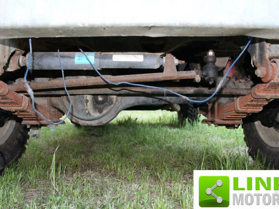 Image 9/10 of Land Rover 88 (1984)