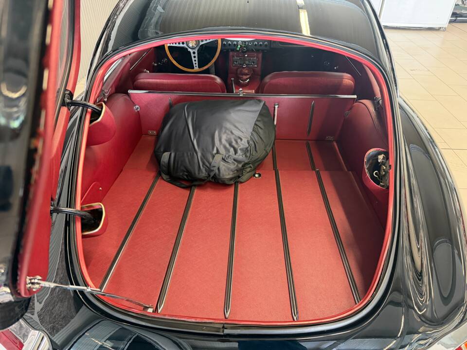 Bild 17/18 von Jaguar E-Type 4.2 (1966)