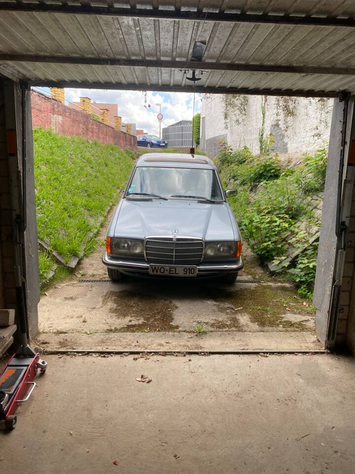 Image 11/26 of Mercedes-Benz 280 E (1982)