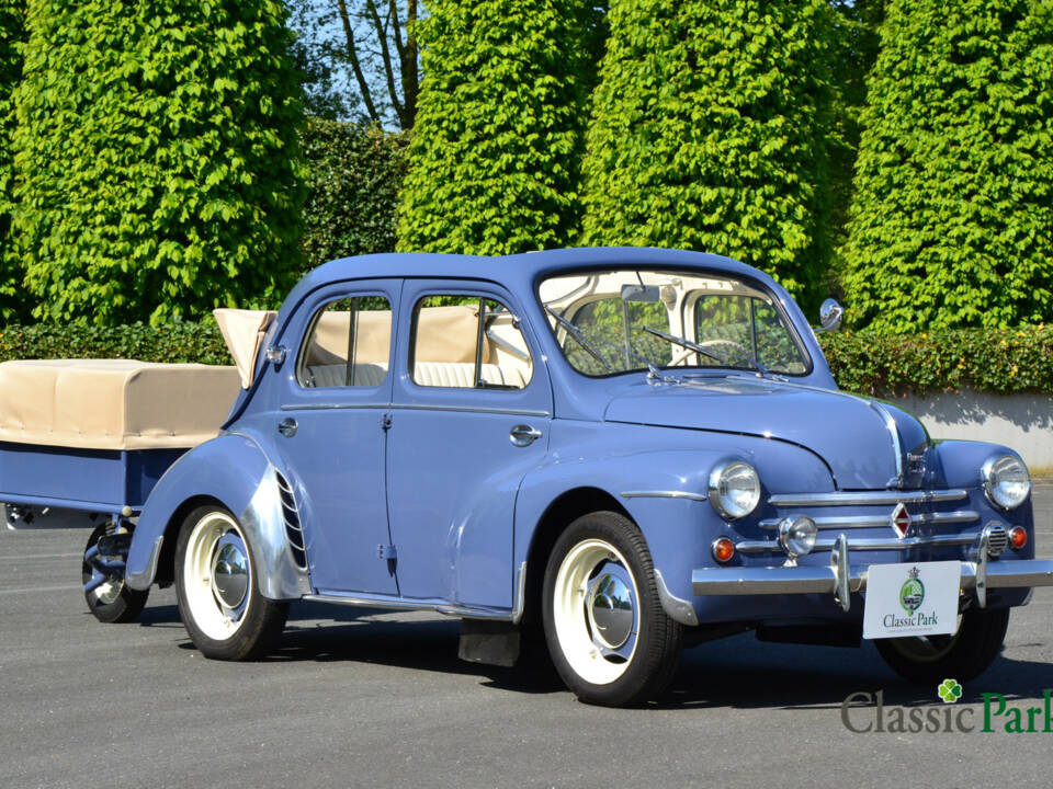 Image 7/50 of Renault 4 CV Décapotable (1954)