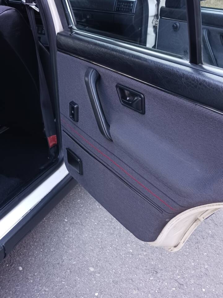 Bild 25/63 von Volkswagen Golf II GTi 1.8 (1989)