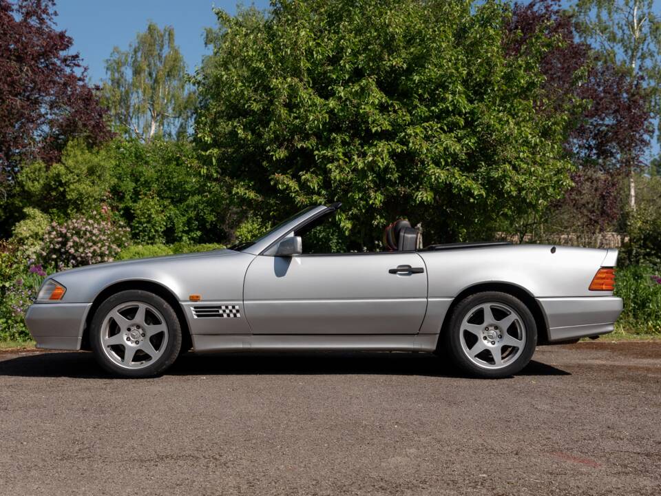 Image 2/50 of Mercedes-Benz SL 320 &quot;Mille Miglia&quot; (1995)