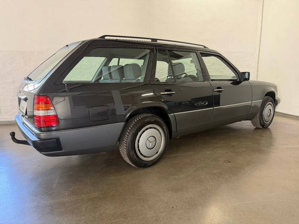Image 30/43 of Mercedes-Benz 230 TE (1992)