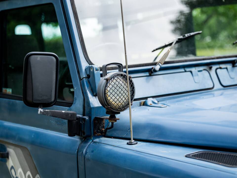 Image 19/50 of Land Rover 110 (1988)