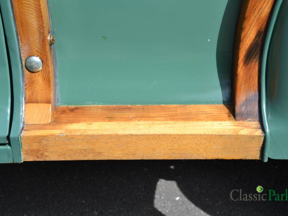 Image 46/50 of Morris Minor 1000 Traveller (1964)