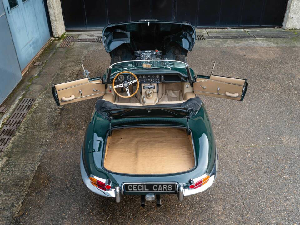 Image 39/48 de Jaguar Type E 4.2 (1965)
