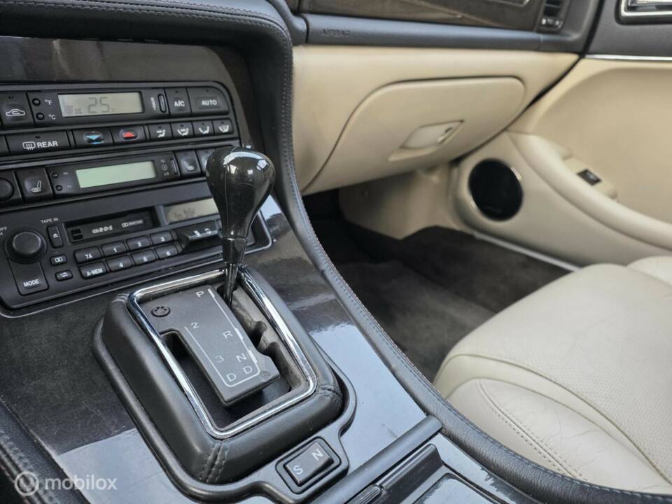 Bild 20/31 von Jaguar XJR 4.0 Supercharged (1997)