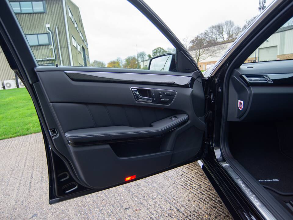 Bild 16/25 von Mercedes-Benz E 500 (2010)