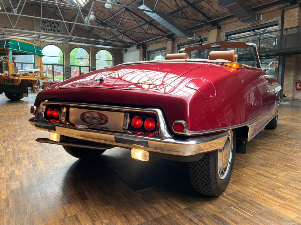 Immagine 13/33 di Citroën DS 19 Usine (1963)