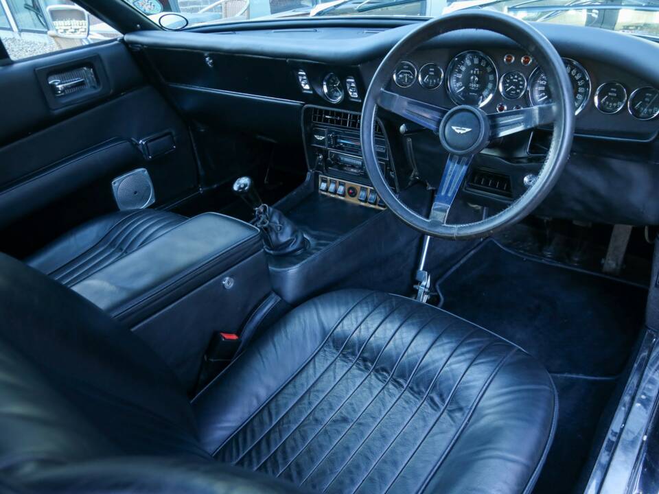 Image 39/50 of Aston Martin DBS V8 (1972)