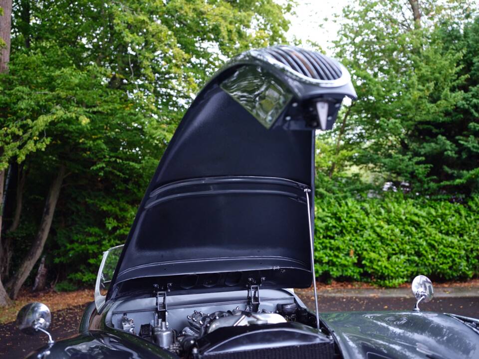 Image 26/33 of Jaguar XK 120 OTS (1951)