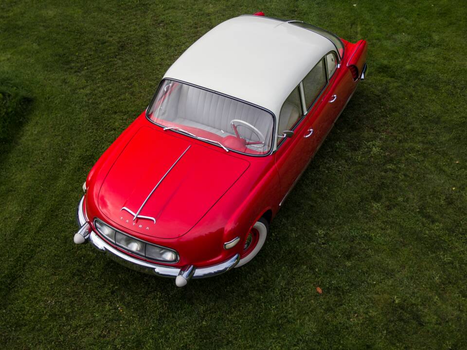 Image 2/34 of Tatra 603 Tatraplan (1957)