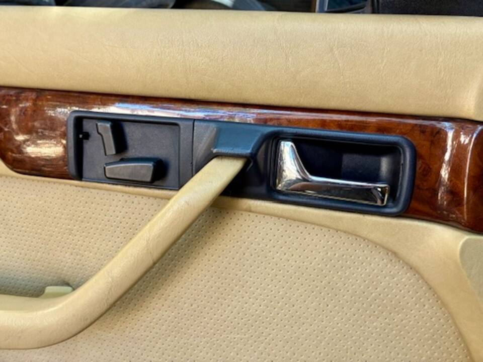 Afbeelding 34/73 van Mercedes-Benz 380 SE (1984)