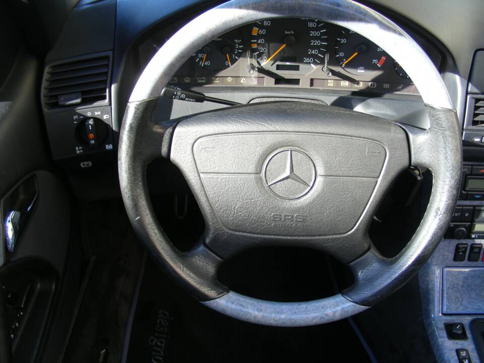 Immagine 9/39 di Mercedes-Benz SL 320 (1997)