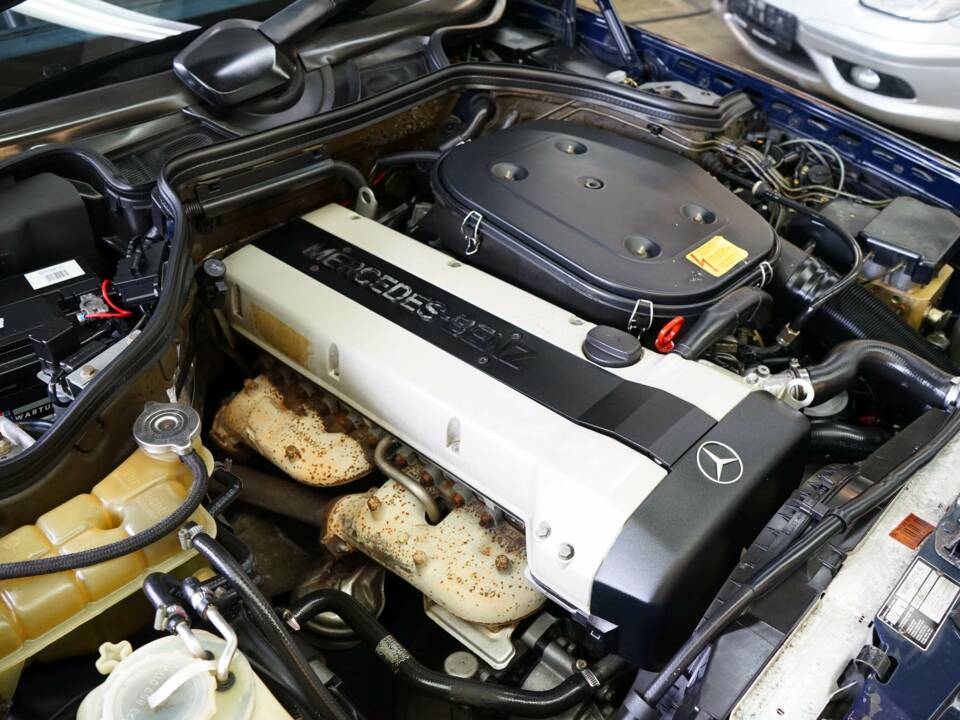 Image 27/33 of Mercedes-Benz 300 CE-24 (1993)
