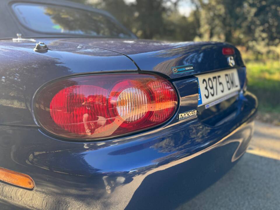 Imagen 11/43 de Mazda MX-5 1.8 (2001)