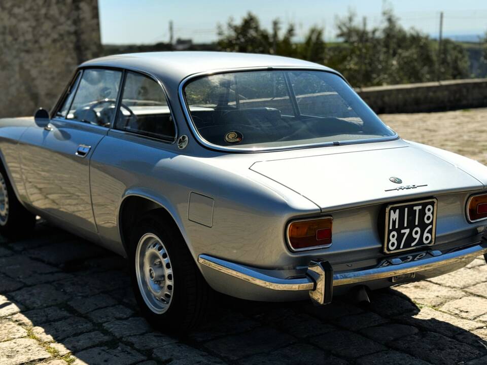 Afbeelding 8/43 van Alfa Romeo 1750 GT Veloce (1970)