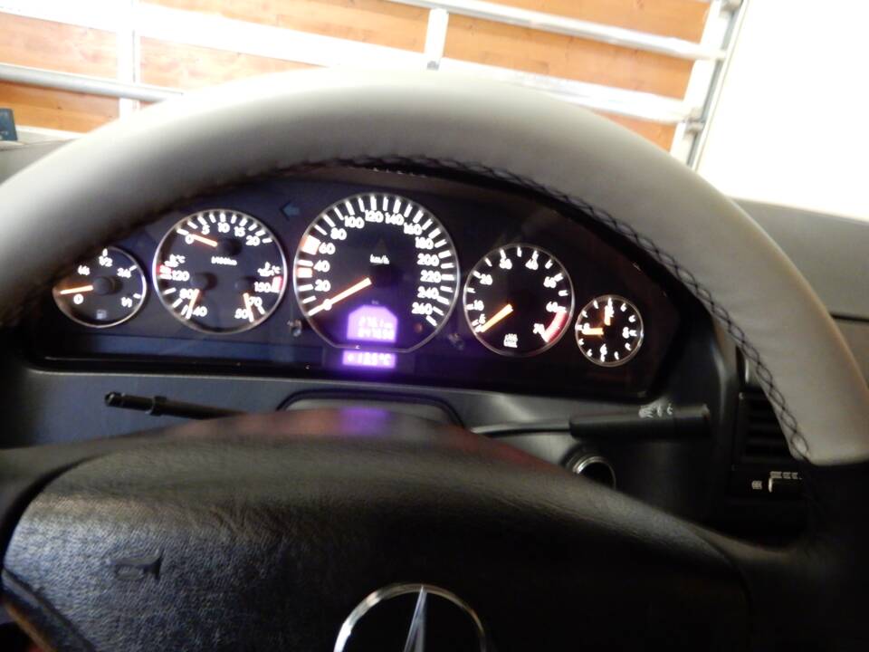 Image 35/35 of Mercedes-Benz SL 500 (2000)