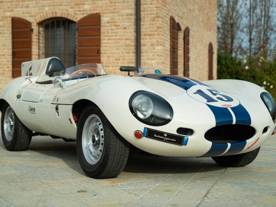 Immagine 2/50 di Jaguar D-Type (1977)