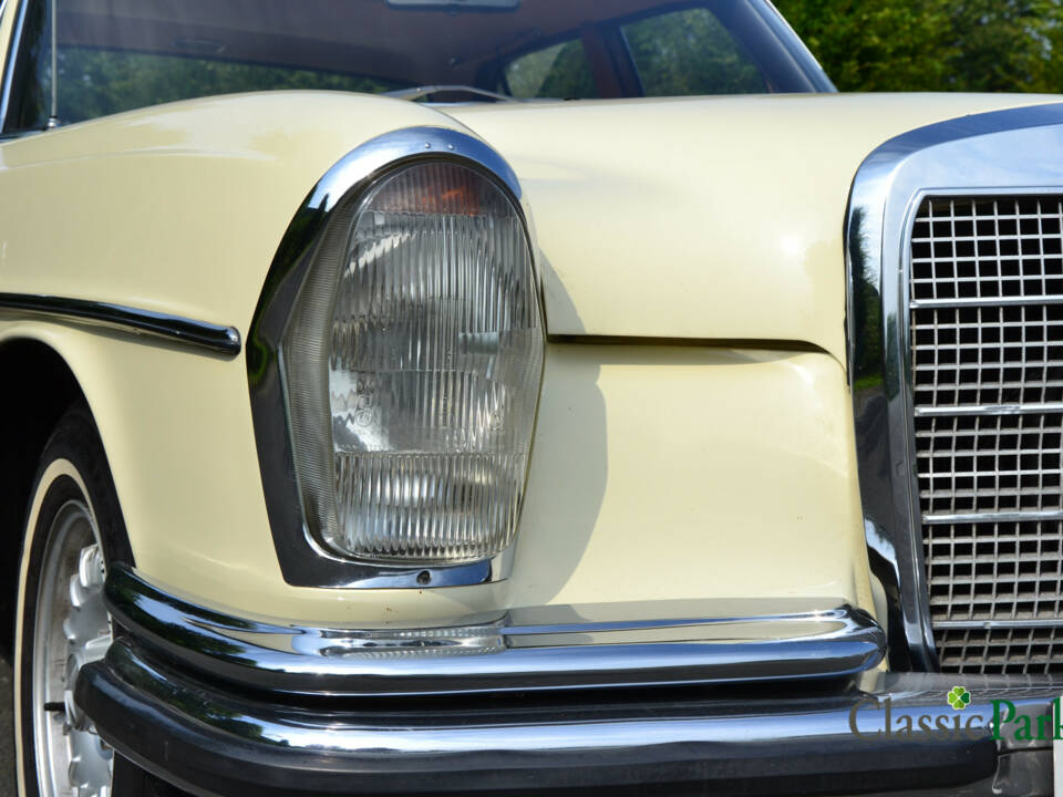 Image 17/49 of Mercedes-Benz 280 SE 3,5 (1972)