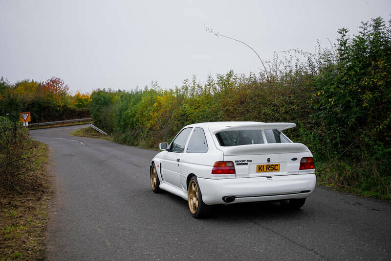 Image 12/41 de Ford Escort RS Cosworth (1992)