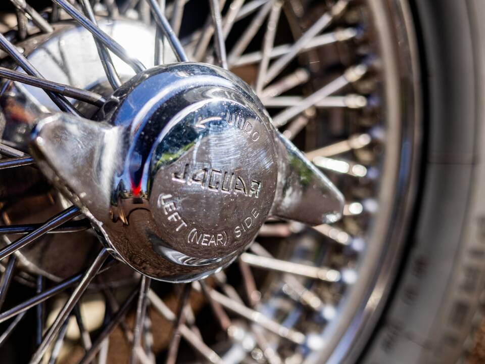 Image 48/50 de Jaguar E-Type (1969)