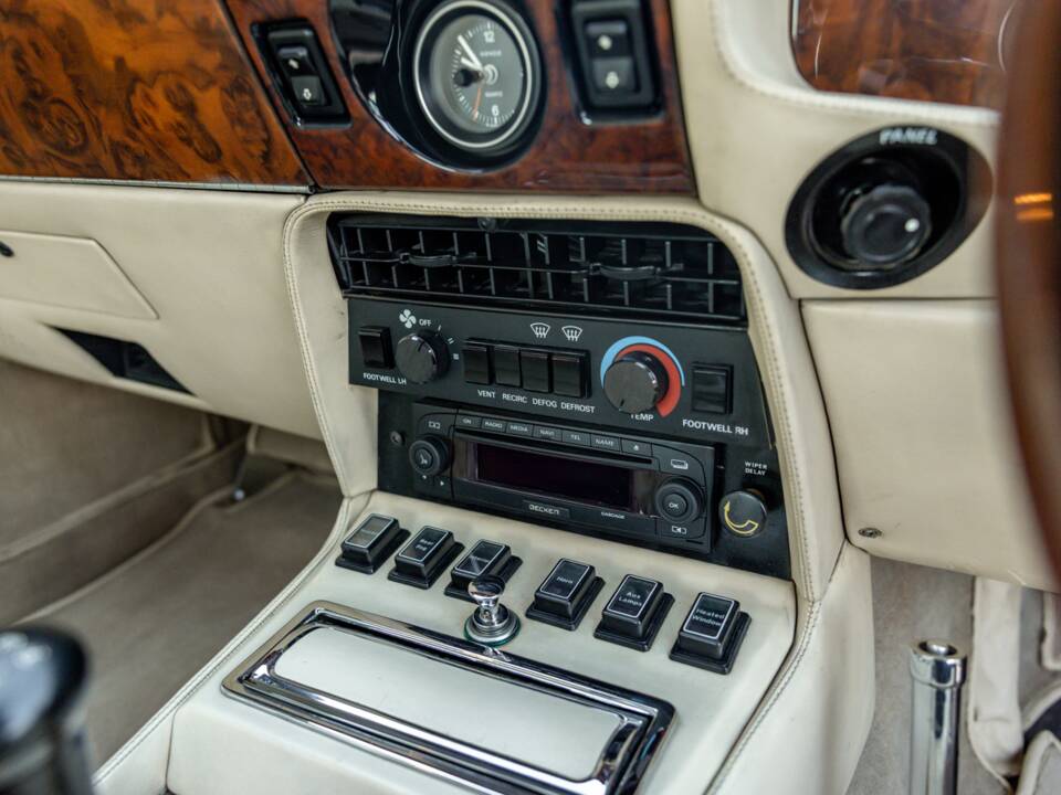 Afbeelding 38/62 van Aston Martin V8 Vantage X-Pack (1987)