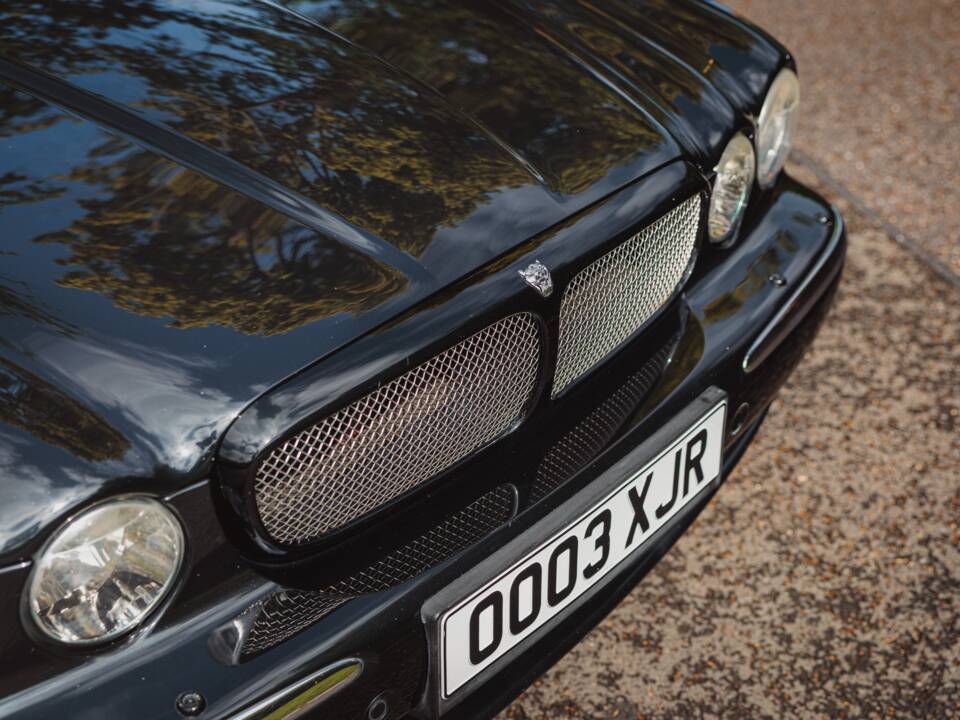 Image 35/48 of Jaguar XJR (2006)