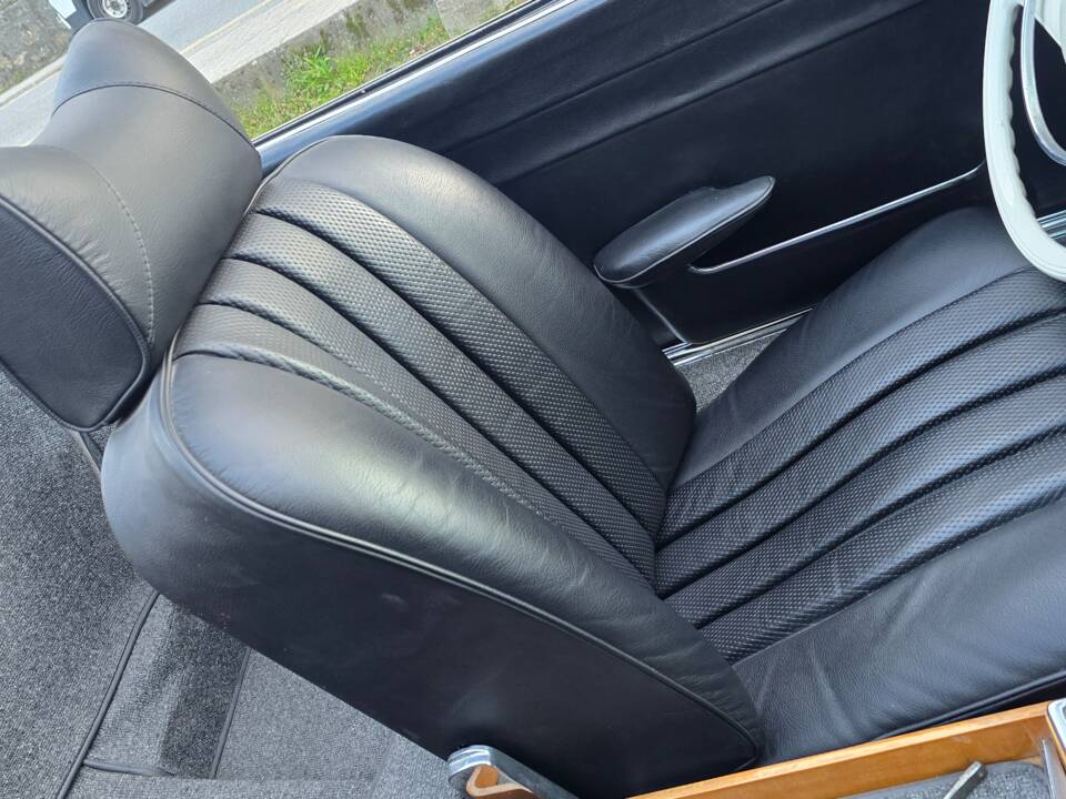 Image 16/26 de Mercedes-Benz 280 SL (1970)