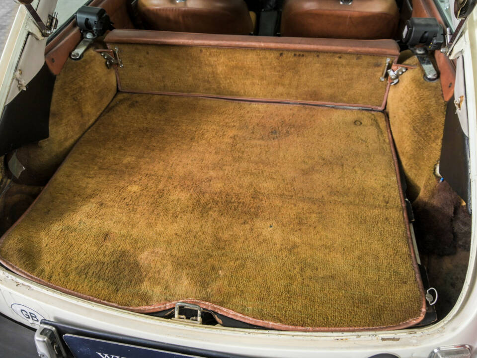 Image 42/50 of MG MGB GT V8 (1975)