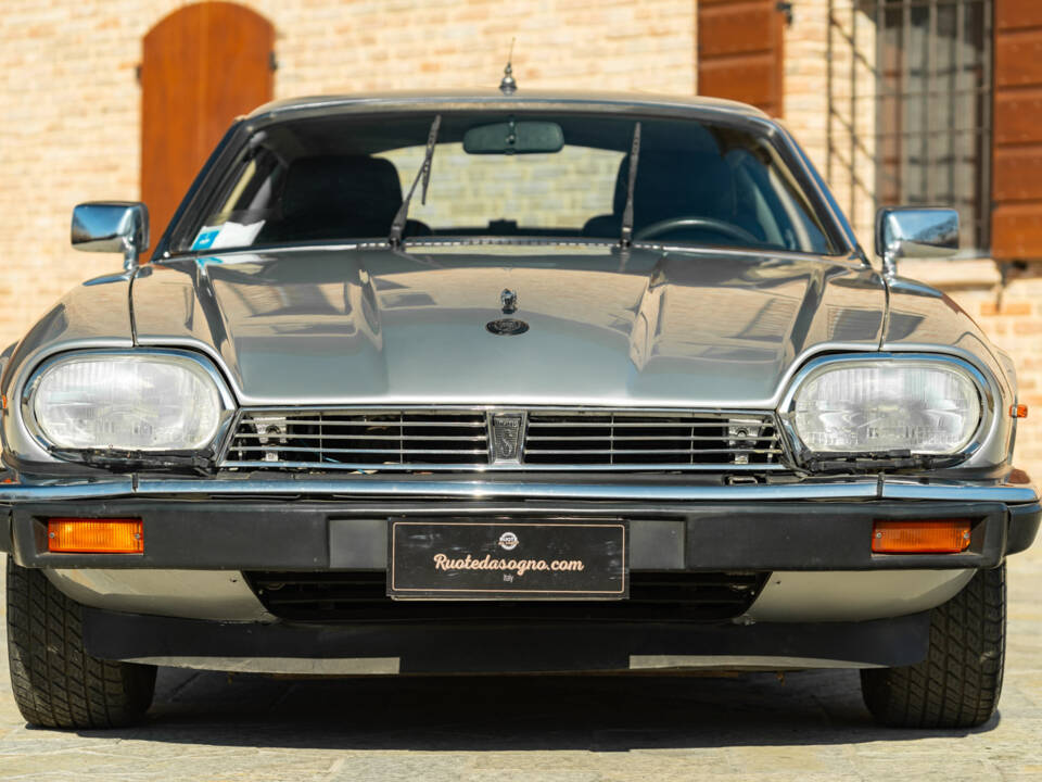 Image 2/41 of Jaguar XJ-S 3.6 (1990)