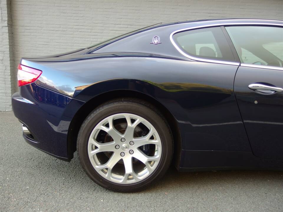 Image 27/99 of Maserati GranTurismo 4.2 (2008)