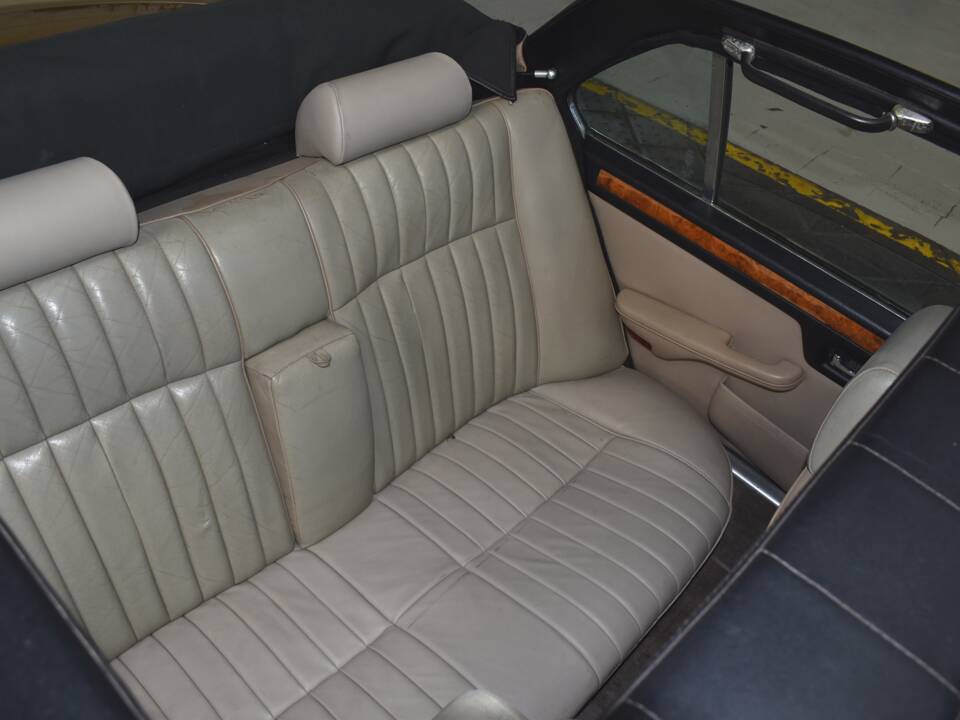 Image 30/47 of Daimler Sovereign 4.2 (1982)